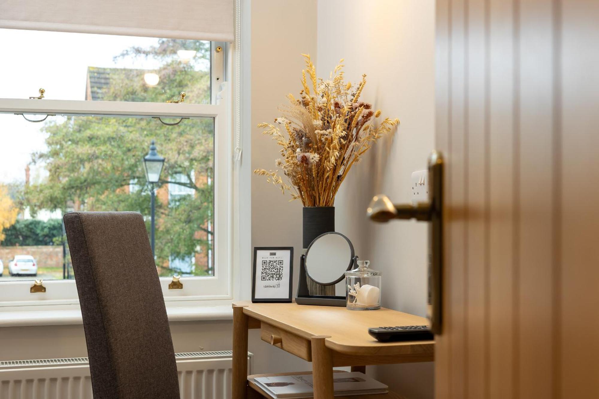 The Little Hideaway - Luxury Two Double En-suite Bedroom * Bedford