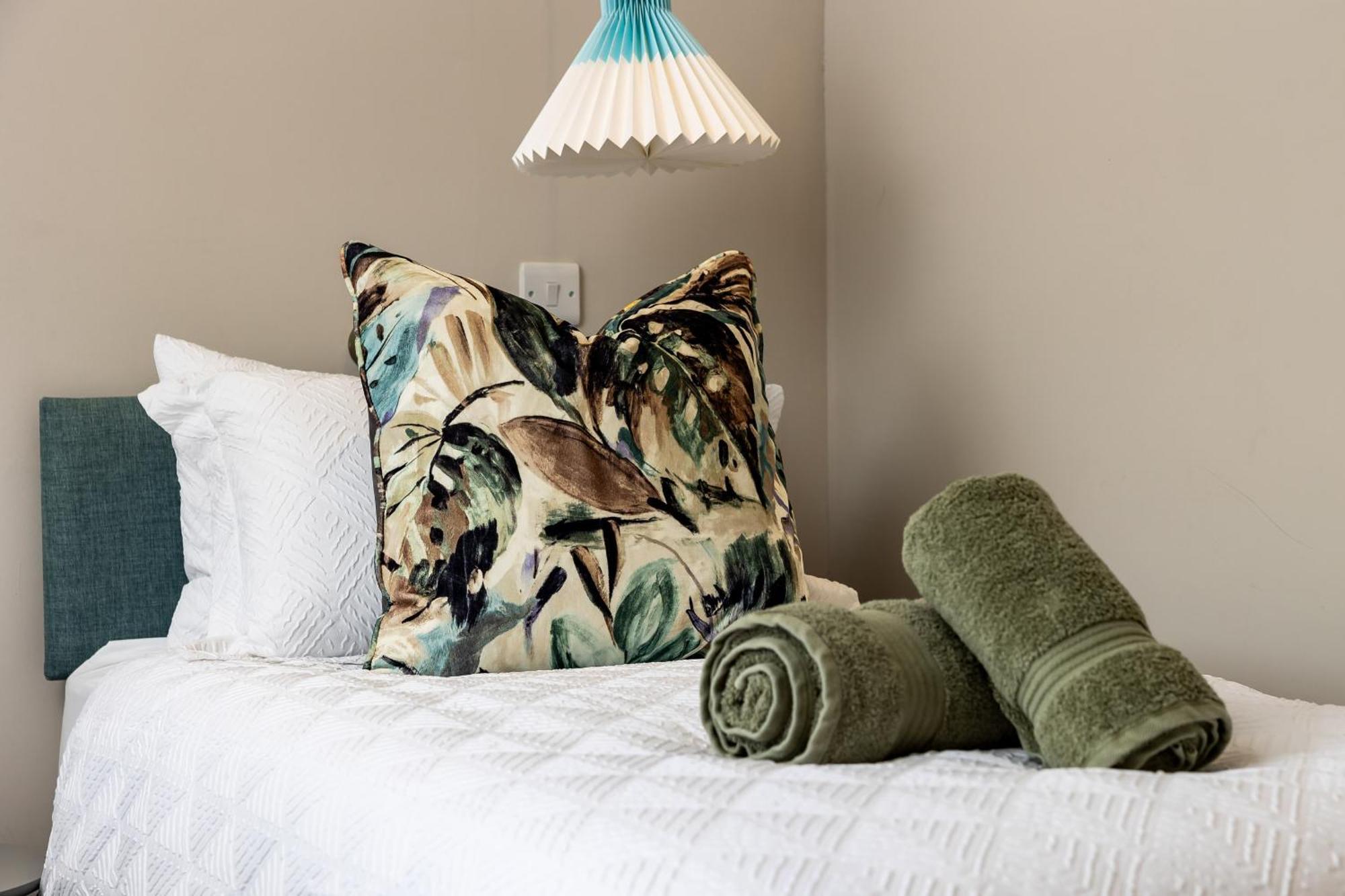Apartment The Little Hideaway - Luxury Two Double En-suite Bedroom Bedford