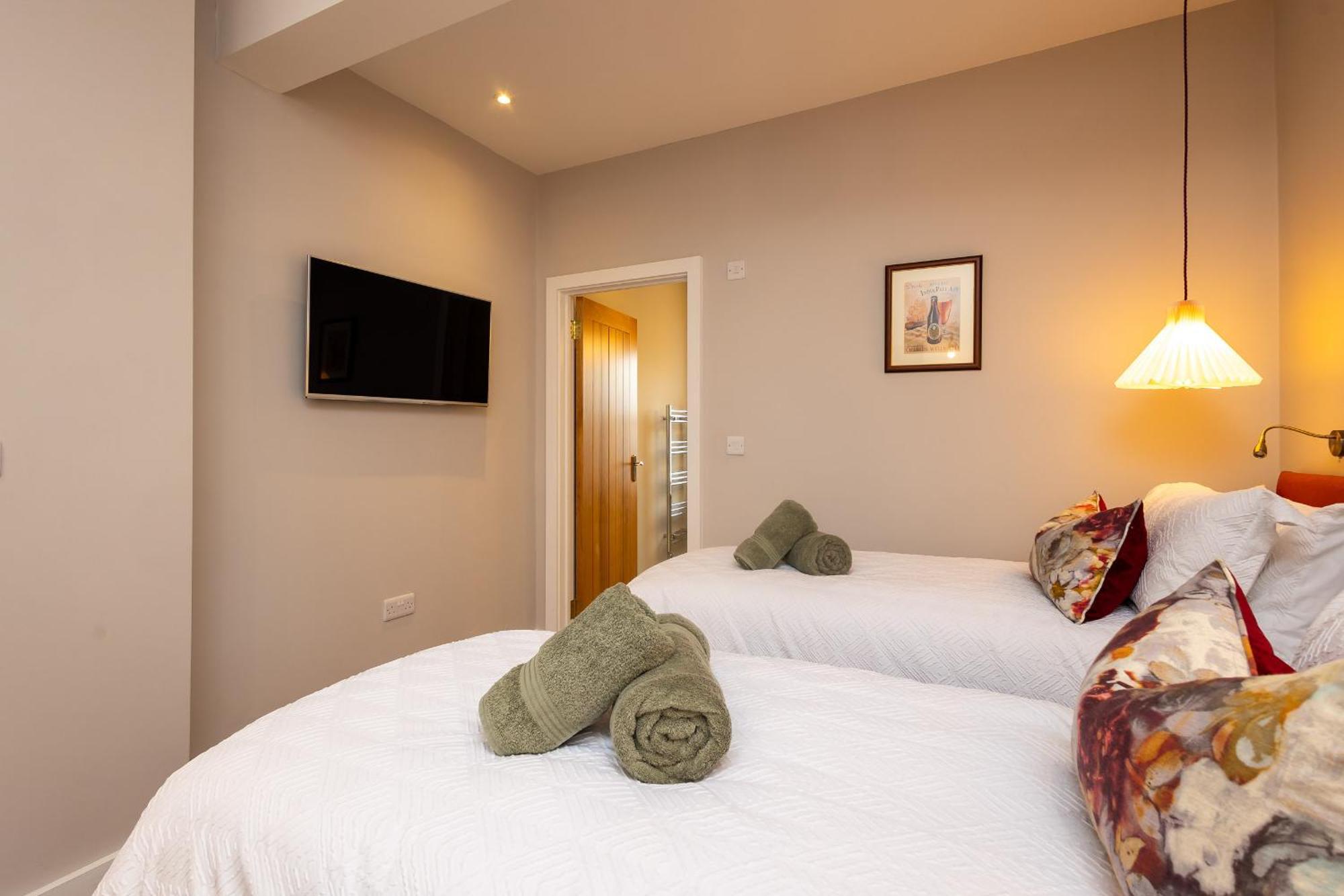 The Little Hideaway - Luxury Two Double En-suite Bedroom Bedford