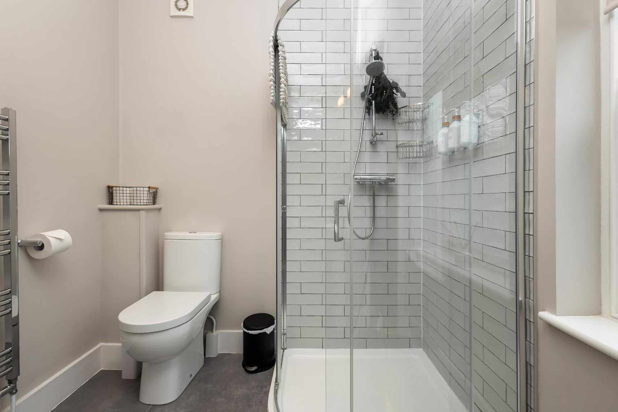 The Little Hideaway - Luxury Two Double En-suite Bedroom * Bedford